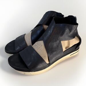 EILEEN FISHER Sandals Size 6 Sport Tumbled Leather Black